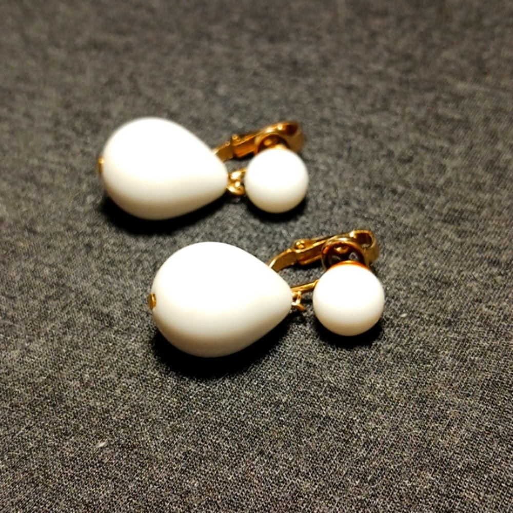 Vintage Crown Trifari Earings